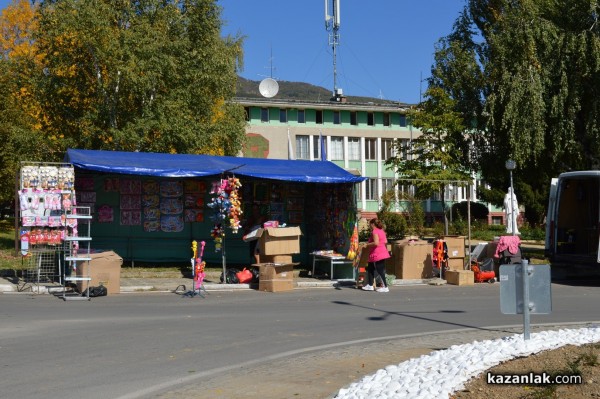 В Енина откриват нов паметник и кръгово на Празничния Петковден