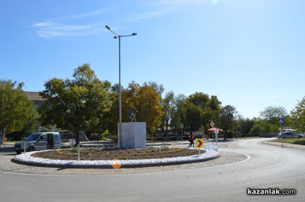 В Енина откриват нов паметник и кръгово на Празничния Петковден