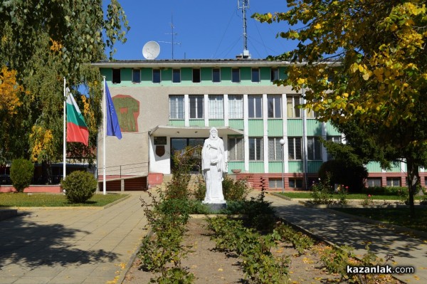 В Енина откриват нов паметник и кръгово на Празничния Петковден