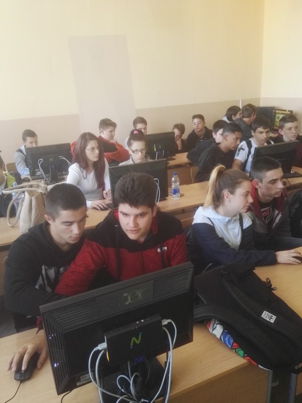 „Запознайте се и програмирайте успеха“ в ПГ ”Иван Хаджиенов”