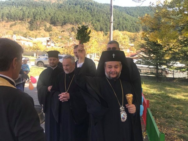 Митрополит Киприан служи в Горно Изворово