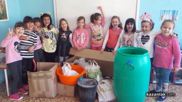 Децата от “Мечо Пух“ се учат да пазят природата като събраха десетки килограми отпадъци за рециклиране