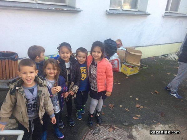 Децата от “Мечо Пух“ се учат да пазят природата като събраха десетки килограми отпадъци за рециклиране