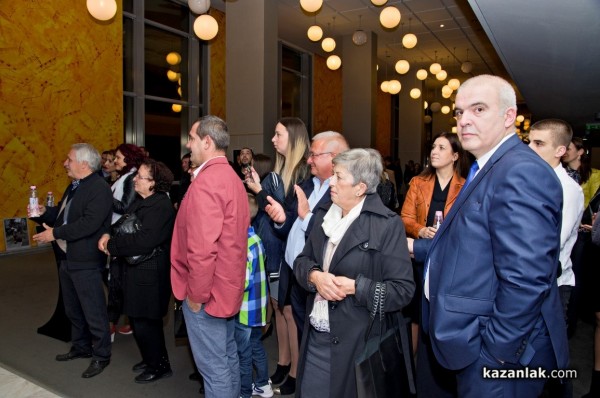 Силна премиера на филма „Дамасцена“ изправи на крака 500 зрители снощи