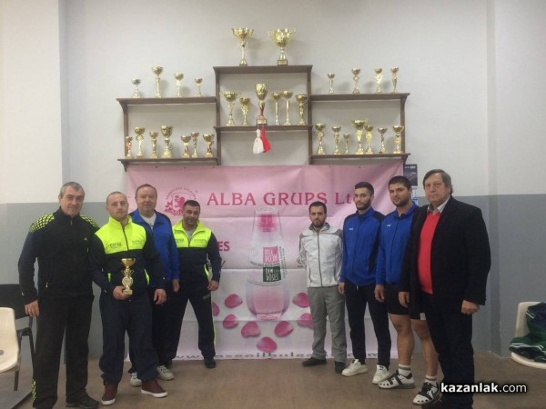 Казанлъчанинът Денис Юзекчиев взе сребърния медал на щанги в Републиканското първенство