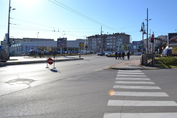 Временно се затваря част от кръстовището на бул.“Ал. Батенберг“ до ЛИДЛ към центъра в Казанлък / Новини от Казанлък