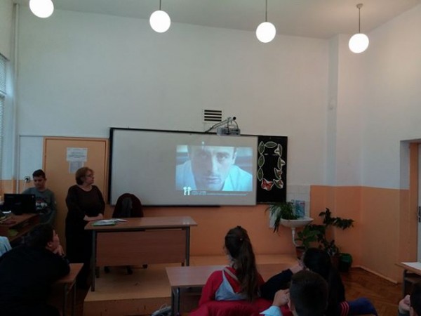 Деца от читалището в Енина отбелязаха празника на полицаите