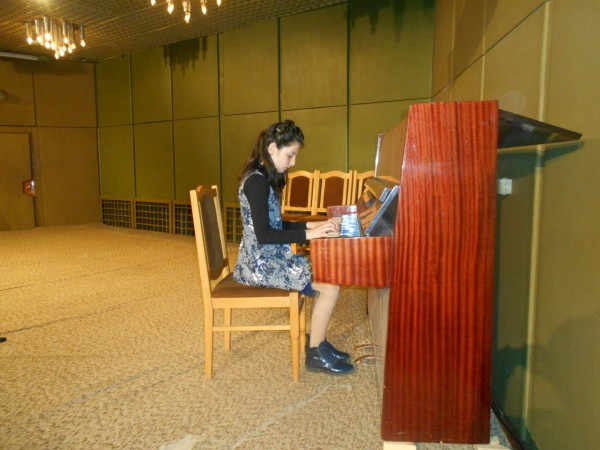 С празничен концерт казанлъшките социалисти отбелязаха годишнината от Великата октомврийска революция