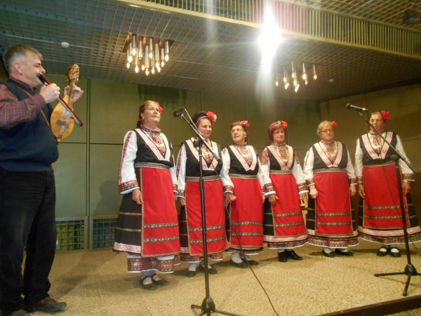 С празничен концерт казанлъшките социалисти отбелязаха годишнината от Великата октомврийска революция