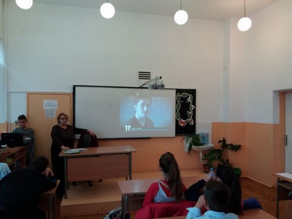 Деца от читалището в Енина отбелязаха празника на полицаите