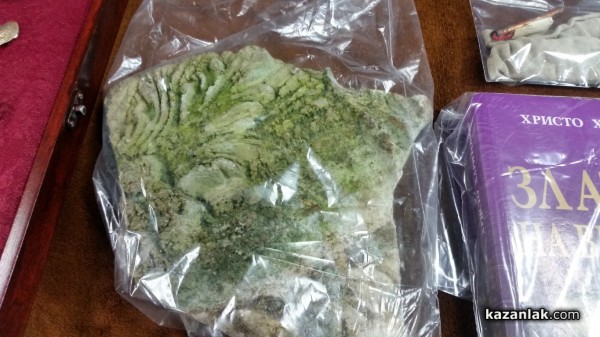 Средновековно златно съкровище бе открито днес при спец акция на полицията в Казанлък