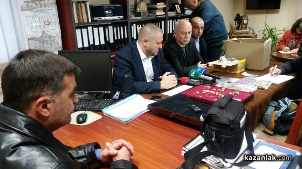 Средновековно златно съкровище бе открито днес при спец акция на полицията в Казанлък