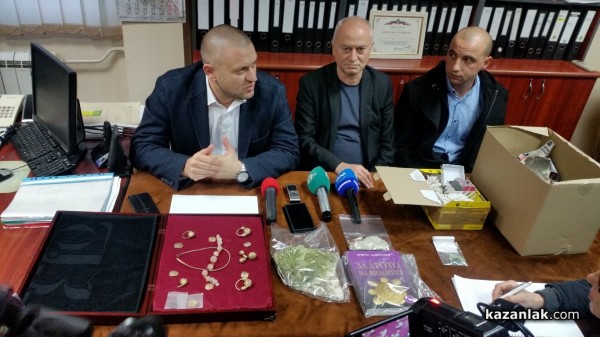 Средновековно златно съкровище бе открито днес при спец акция на полицията в Казанлък