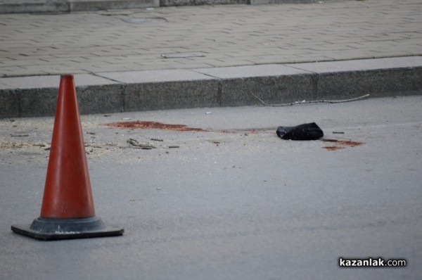 Ужасен инцидент: Двама работници паднаха от вишката при ремонта на градското осветление