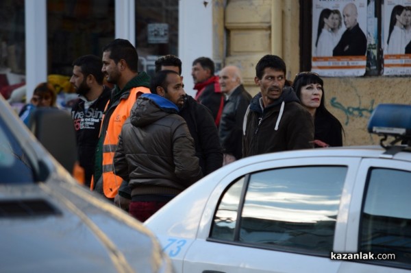 Ужасен инцидент: Двама работници паднаха от вишката при ремонта на градското осветление