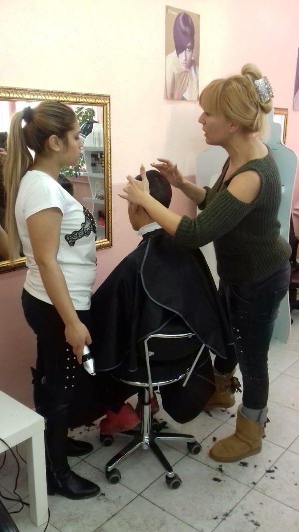 Представителен час за мъжки прически направиха 12а клас на ПГ „Петко Стайнов“