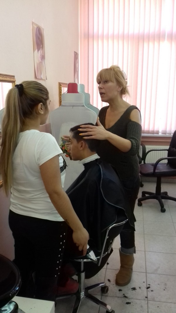 Представителен час за мъжки прически направиха 12а клас на ПГ „Петко Стайнов“