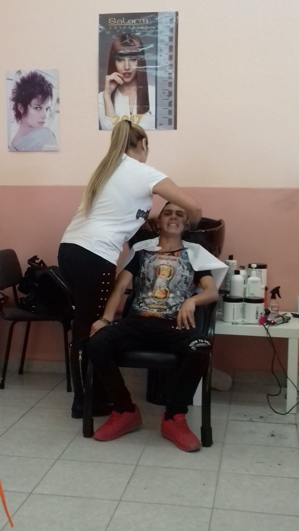 Представителен час за мъжки прически направиха 12а клас на ПГ „Петко Стайнов“