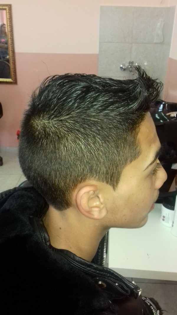 Представителен час за мъжки прически направиха 12а клас на ПГ „Петко Стайнов“