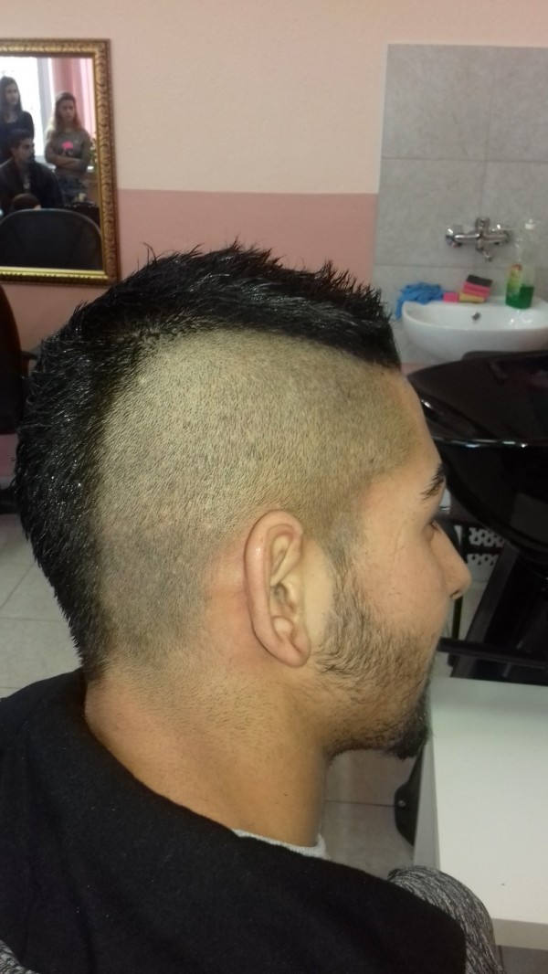 Представителен час за мъжки прически направиха 12а клас на ПГ „Петко Стайнов“