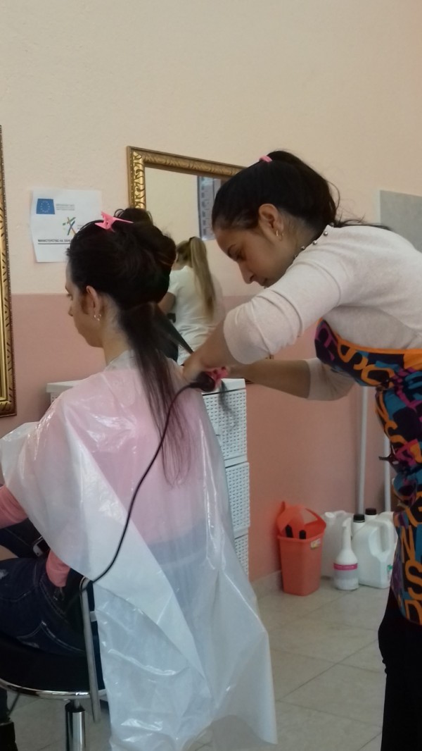 Представителен час за мъжки прически направиха 12а клас на ПГ „Петко Стайнов“