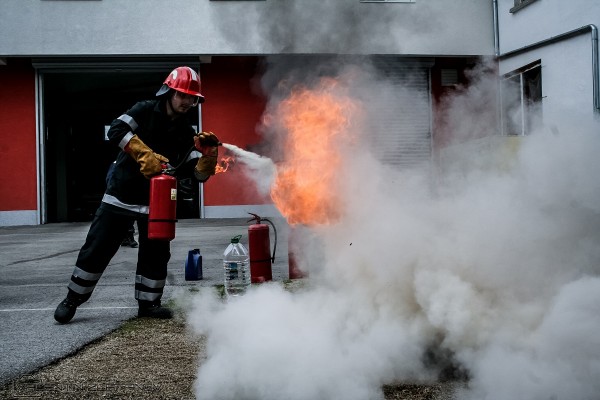 Доброволците споделиха с ученици своя празник