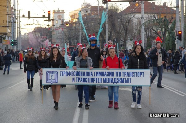 Коледно шествие и запалване на коледните светлини