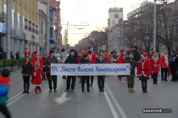 Коледно шествие и запалване на коледните светлини