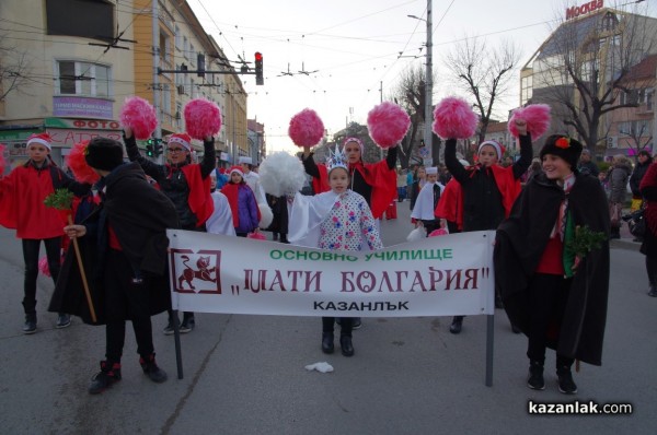 Коледно шествие и запалване на коледните светлини