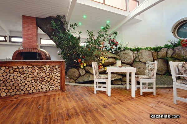 Отвори врати Зимната градина на ресторант „Палас“