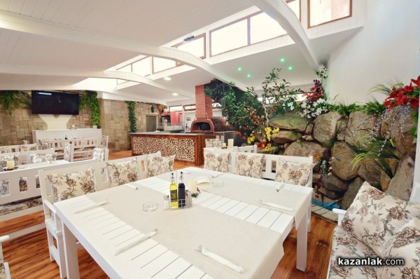 Отвори врати Зимната градина на ресторант „Палас“