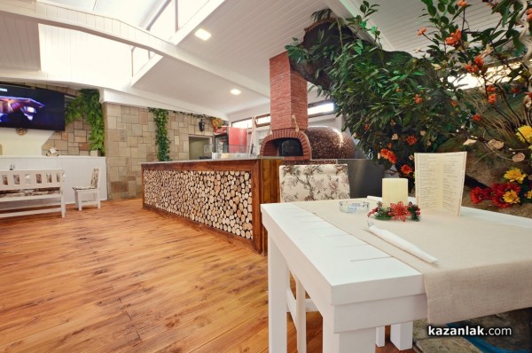 Отвори врати Зимната градина на ресторант „Палас“