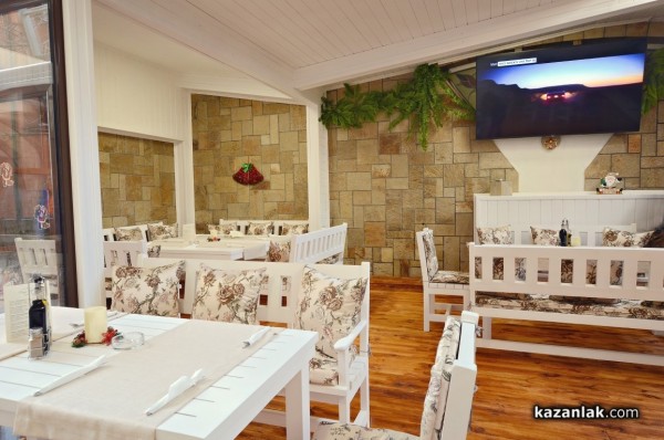 Отвори врати Зимната градина на ресторант „Палас“