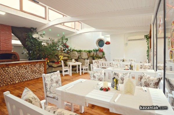 Отвори врати Зимната градина на ресторант „Палас“