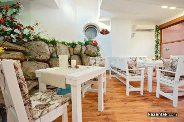 Отвори врати Зимната градина на ресторант „Палас“