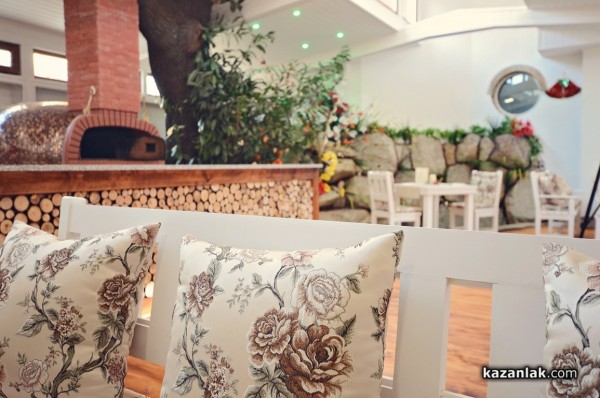 Отвори врати Зимната градина на ресторант „Палас“