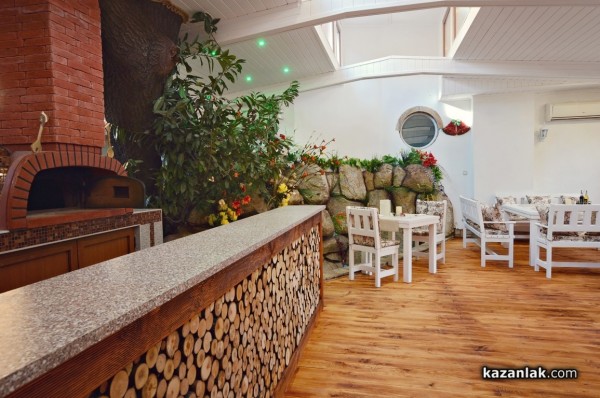 Отвори врати Зимната градина на ресторант „Палас“