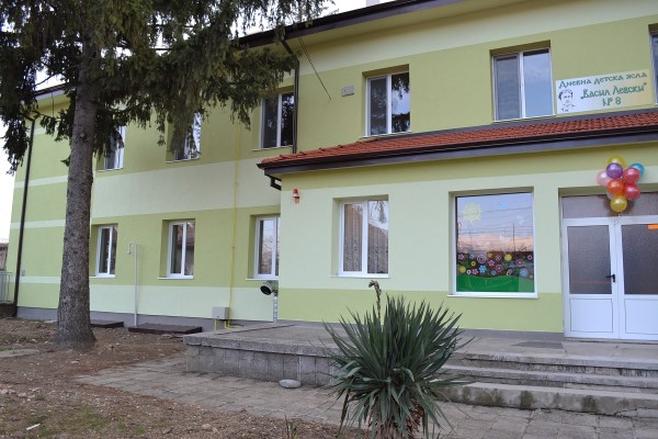 Децата в обновената ясла №8 ще посрещнат 2018 г. топло и уютно 