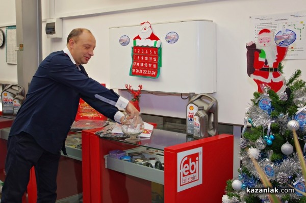 7 казанлъчани удариха късмета за  Ferrari в Коледната томбола на Автосервиз “Мончев-90“