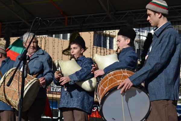 Коледарска благословия за Казанлък