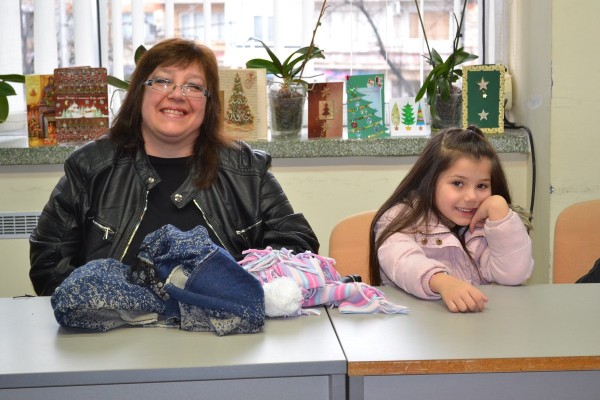 Награди за участниците във фото конкурс „Фамилия Коледа“