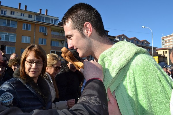 Рекорден брой смелчаци на Богоявление в Казанлък