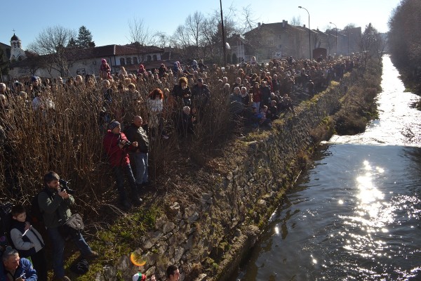 Рекорден брой смелчаци на Богоявление в Казанлък