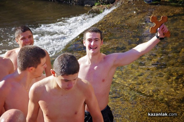 Рекорден брой смелчаци на Богоявление в Казанлък