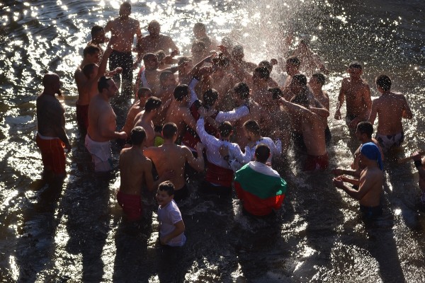 Рекорден брой смелчаци на Богоявление в Казанлък