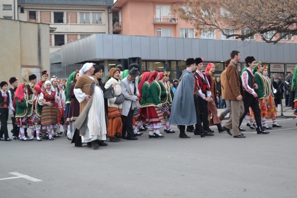 За първи път историческа възстановка – спектакъл „От война към мир“