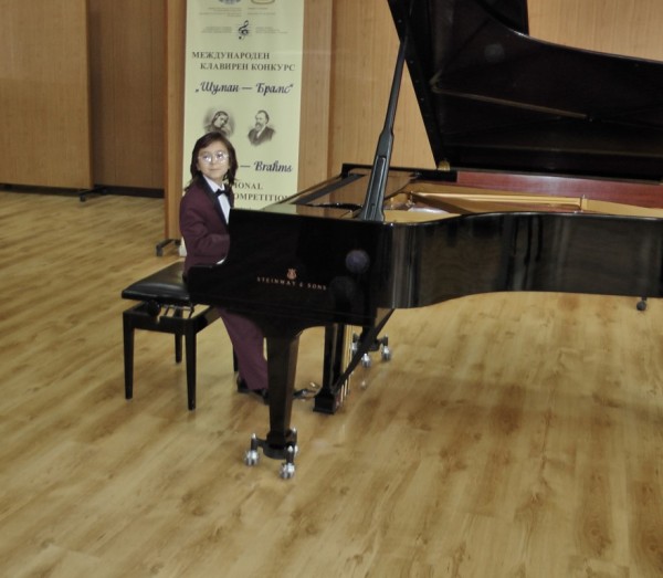 Младите пианисти на Казанлък с престижни награди от Лондон и Ню Йорк
