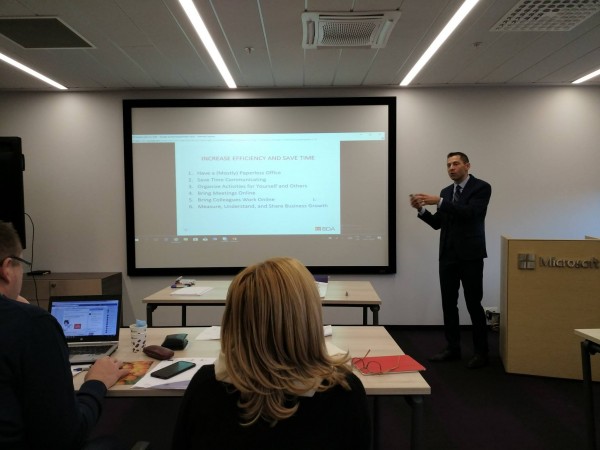 Практически обучения по дигитални умения за МСП  в Регионалната библиотека в Стара Загора