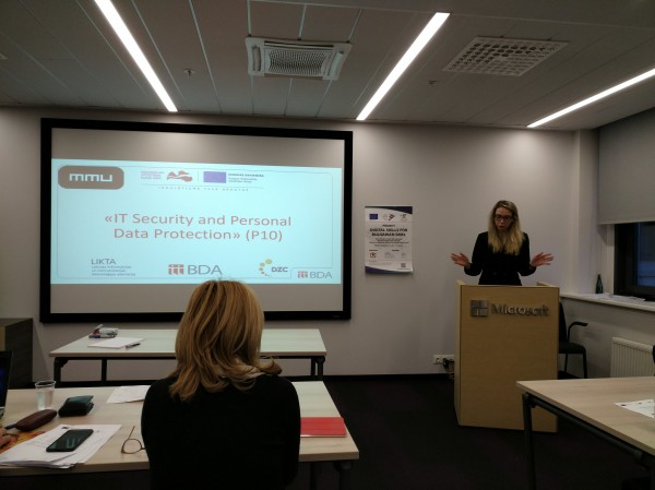 Практически обучения по дигитални умения за МСП  в Регионалната библиотека в Стара Загора