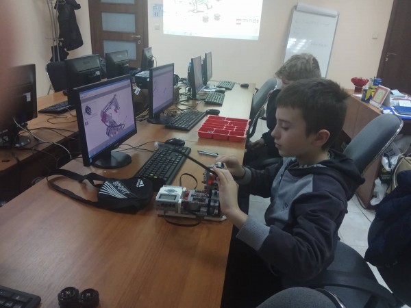 ИКТ Център попълва отбора по роботика и групата по програмиране и ИТ